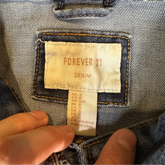 Forever 21 Women's Small Long Sleeve Light Wash Button Denim Cotton Jacket - Picture 4 of 7